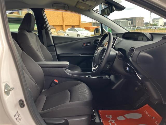 プリウス Ｓ　後期モデル　新品社外フルエアロ　ＬＥＤデイライト付き　カロッツェリアナビ　バックカメラ　ＥＴＣ　ＣＤ　ＤＶＤ　トヨタセーフティセンス　オートハイビーム　ＬＥＤヘッドライト　前後ドライブレコーダー（29枚目）