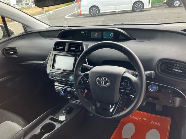 プリウス Ｓ　後期モデル　新品社外フルエアロ　ＬＥＤデイライト付き　カロッツェリアナビ　バックカメラ　ＥＴＣ　ＣＤ　ＤＶＤ　トヨタセーフティセンス　オートハイビーム　ＬＥＤヘッドライト　前後ドライブレコーダー（30枚目）