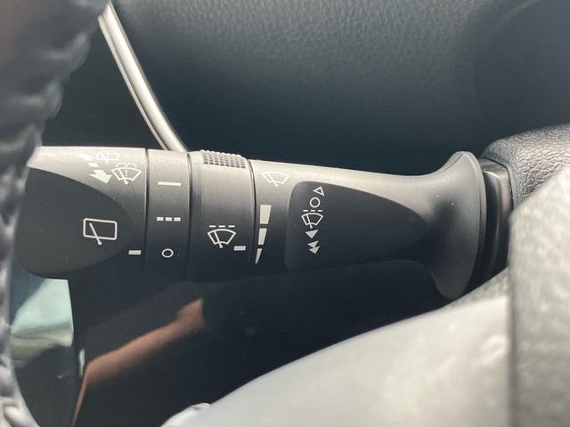 プリウス Ｓ　後期モデル　新品社外フルエアロ　ＬＥＤデイライト付き　カロッツェリアナビ　バックカメラ　ＥＴＣ　ＣＤ　ＤＶＤ　トヨタセーフティセンス　オートハイビーム　ＬＥＤヘッドライト　前後ドライブレコーダー（36枚目）