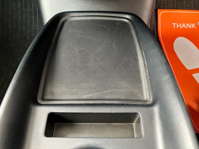 プリウス Ｓ　後期モデル　新品社外フルエアロ　ＬＥＤデイライト付き　カロッツェリアナビ　バックカメラ　ＥＴＣ　ＣＤ　ＤＶＤ　トヨタセーフティセンス　オートハイビーム　ＬＥＤヘッドライト　前後ドライブレコーダー（48枚目）