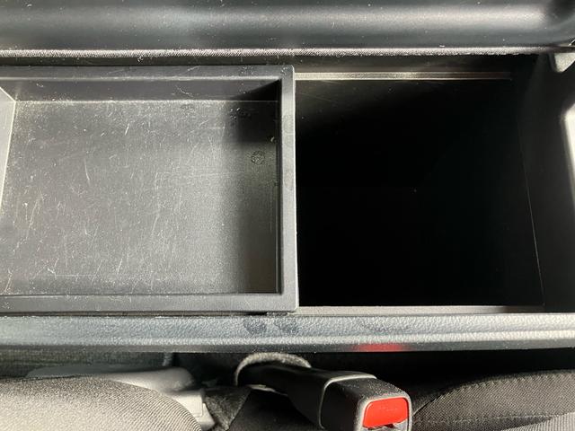 プリウス Ｓ　後期モデル　新品社外フルエアロ　ＬＥＤデイライト付き　カロッツェリアナビ　バックカメラ　ＥＴＣ　ＣＤ　ＤＶＤ　トヨタセーフティセンス　オートハイビーム　ＬＥＤヘッドライト　前後ドライブレコーダー（51枚目）