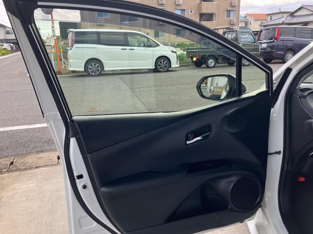 プリウス Ｓ　後期モデル　新品社外フルエアロ　ＬＥＤデイライト付き　カロッツェリアナビ　バックカメラ　ＥＴＣ　ＣＤ　ＤＶＤ　トヨタセーフティセンス　オートハイビーム　ＬＥＤヘッドライト　前後ドライブレコーダー（53枚目）