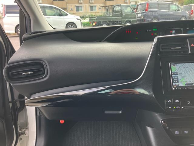 プリウス Ｓ　後期モデル　新品社外フルエアロ　ＬＥＤデイライト付き　カロッツェリアナビ　バックカメラ　ＥＴＣ　ＣＤ　ＤＶＤ　トヨタセーフティセンス　オートハイビーム　ＬＥＤヘッドライト　前後ドライブレコーダー（57枚目）