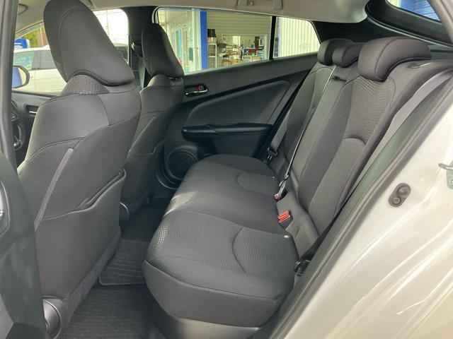 プリウス Ｓ　後期モデル　新品社外フルエアロ　ＬＥＤデイライト付き　カロッツェリアナビ　バックカメラ　ＥＴＣ　ＣＤ　ＤＶＤ　トヨタセーフティセンス　オートハイビーム　ＬＥＤヘッドライト　前後ドライブレコーダー（65枚目）