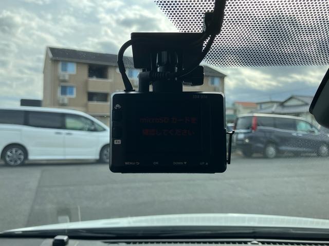 プリウス Ｓ　後期モデル　新品社外フルエアロ　ＬＥＤデイライト付き　カロッツェリアナビ　バックカメラ　ＥＴＣ　ＣＤ　ＤＶＤ　トヨタセーフティセンス　オートハイビーム　ＬＥＤヘッドライト　前後ドライブレコーダー（67枚目）