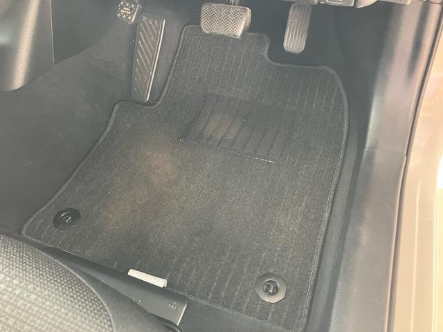 プリウス Ｓ　後期モデル　新品社外フルエアロ　ＬＥＤデイライト付き　カロッツェリアナビ　バックカメラ　ＥＴＣ　ＣＤ　ＤＶＤ　トヨタセーフティセンス　オートハイビーム　ＬＥＤヘッドライト　前後ドライブレコーダー（76枚目）