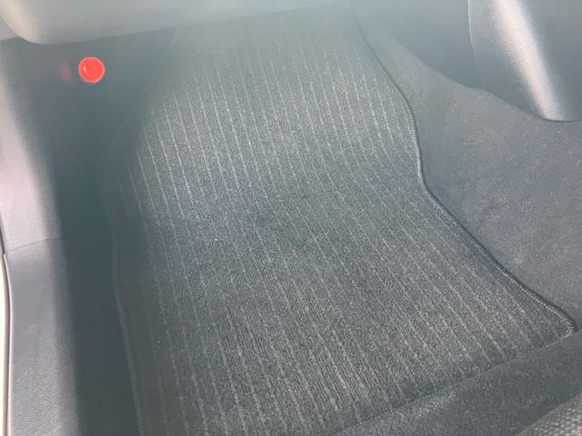 プリウス Ｓ　後期モデル　新品社外フルエアロ　ＬＥＤデイライト付き　カロッツェリアナビ　バックカメラ　ＥＴＣ　ＣＤ　ＤＶＤ　トヨタセーフティセンス　オートハイビーム　ＬＥＤヘッドライト　前後ドライブレコーダー（77枚目）