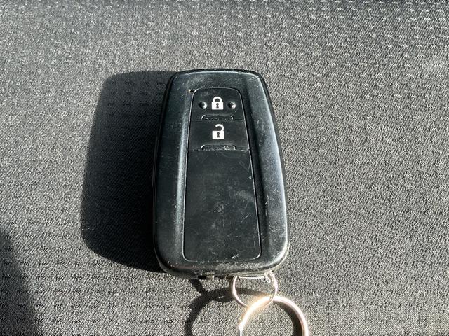 プリウス Ｓ　後期モデル　新品社外フルエアロ　ＬＥＤデイライト付き　カロッツェリアナビ　バックカメラ　ＥＴＣ　ＣＤ　ＤＶＤ　トヨタセーフティセンス　オートハイビーム　ＬＥＤヘッドライト　前後ドライブレコーダー（80枚目）