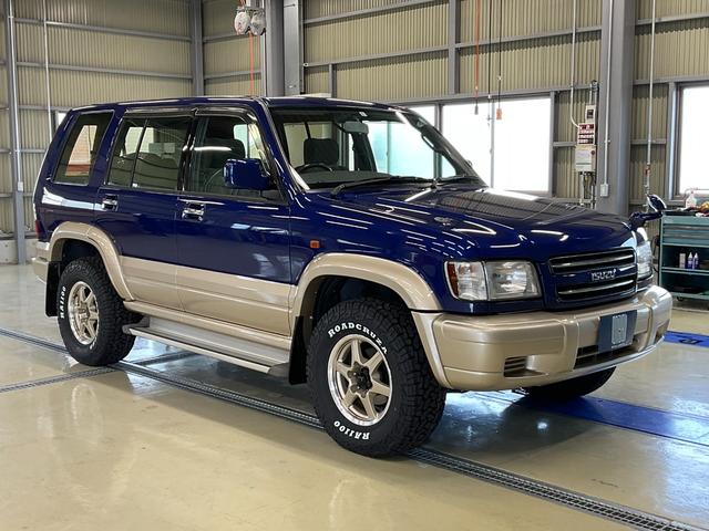 ビッグホーン プレジールＩＩ　４ＷＤ　オートエアコン　新品タイヤ　同色全塗装　自社保証あり　キーレスエントリー　ＡＷ１６インチ　　同色全塗装　新品タイヤ　社外アルミホイール　背面タイヤ（2枚目）