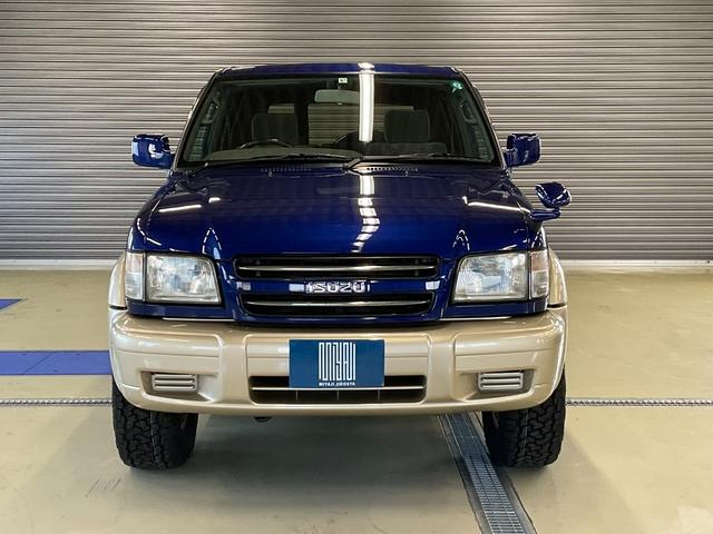 ビッグホーン プレジールＩＩ　４ＷＤ　オートエアコン　新品タイヤ　同色全塗装　自社保証あり　キーレスエントリー　ＡＷ１６インチ　　同色全塗装　新品タイヤ　社外アルミホイール　背面タイヤ（6枚目）