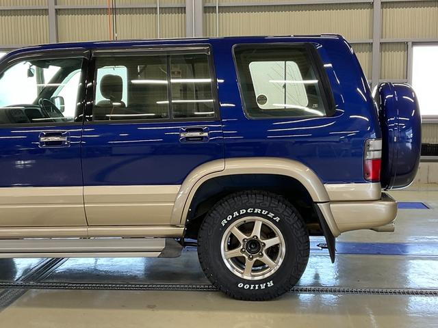 ビッグホーン プレジールＩＩ　４ＷＤ　オートエアコン　新品タイヤ　同色全塗装　自社保証あり　キーレスエントリー　ＡＷ１６インチ　　同色全塗装　新品タイヤ　社外アルミホイール　背面タイヤ（10枚目）