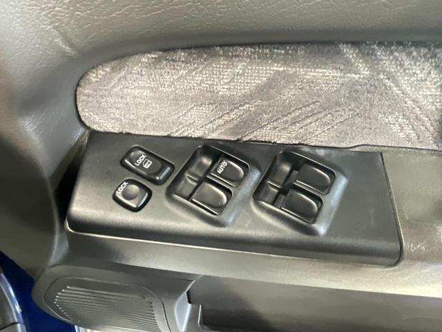 ビッグホーン プレジールＩＩ　４ＷＤ　オートエアコン　新品タイヤ　同色全塗装　自社保証あり　キーレスエントリー　ＡＷ１６インチ　　同色全塗装　新品タイヤ　社外アルミホイール　背面タイヤ（31枚目）