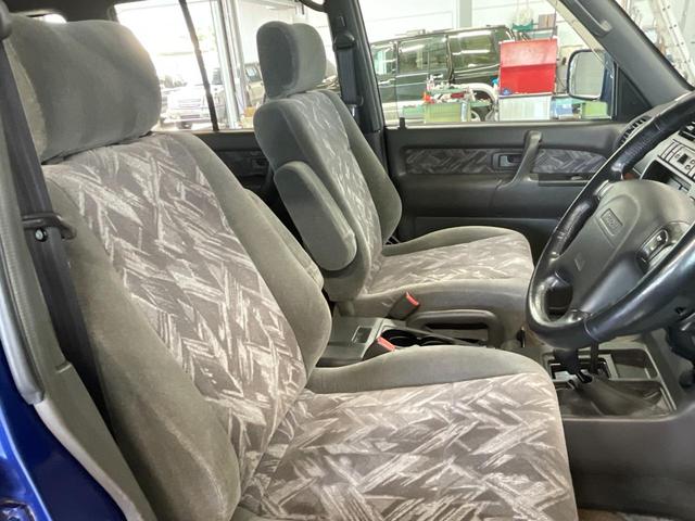 ビッグホーン プレジールＩＩ　４ＷＤ　オートエアコン　新品タイヤ　同色全塗装　自社保証あり　キーレスエントリー　ＡＷ１６インチ　　同色全塗装　新品タイヤ　社外アルミホイール　背面タイヤ（34枚目）