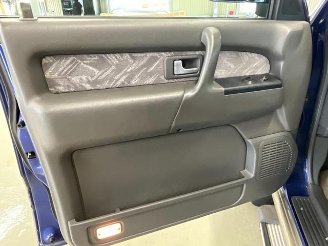 ビッグホーン プレジールＩＩ　４ＷＤ　オートエアコン　新品タイヤ　同色全塗装　自社保証あり　キーレスエントリー　ＡＷ１６インチ　　同色全塗装　新品タイヤ　社外アルミホイール　背面タイヤ（39枚目）