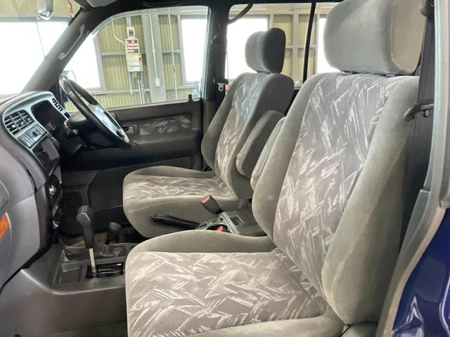 ビッグホーン プレジールＩＩ　４ＷＤ　オートエアコン　新品タイヤ　同色全塗装　自社保証あり　キーレスエントリー　ＡＷ１６インチ　　同色全塗装　新品タイヤ　社外アルミホイール　背面タイヤ（42枚目）