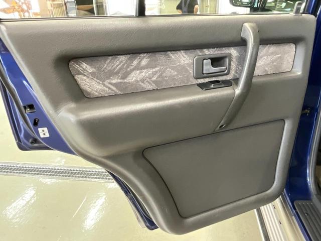 ビッグホーン プレジールＩＩ　４ＷＤ　オートエアコン　新品タイヤ　同色全塗装　自社保証あり　キーレスエントリー　ＡＷ１６インチ　　同色全塗装　新品タイヤ　社外アルミホイール　背面タイヤ（43枚目）