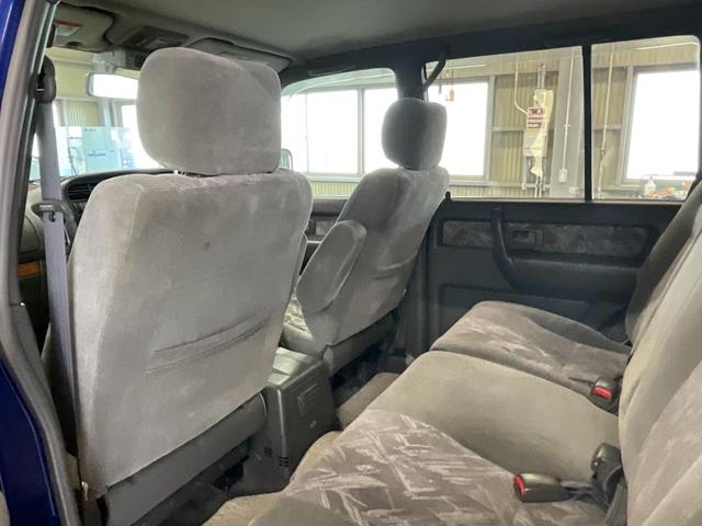 ビッグホーン プレジールＩＩ　４ＷＤ　オートエアコン　新品タイヤ　同色全塗装　自社保証あり　キーレスエントリー　ＡＷ１６インチ　　同色全塗装　新品タイヤ　社外アルミホイール　背面タイヤ（45枚目）