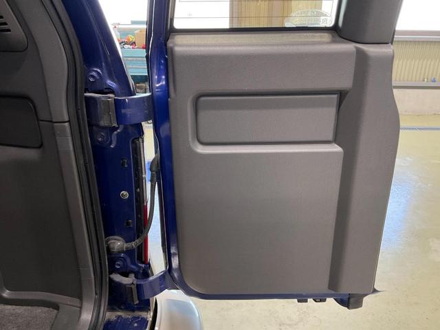 ビッグホーン プレジールＩＩ　４ＷＤ　オートエアコン　新品タイヤ　同色全塗装　自社保証あり　キーレスエントリー　ＡＷ１６インチ　　同色全塗装　新品タイヤ　社外アルミホイール　背面タイヤ（47枚目）