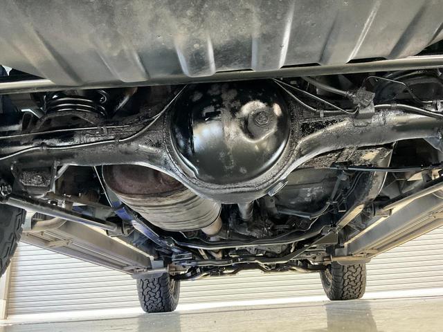 ビッグホーン プレジールＩＩ　４ＷＤ　オートエアコン　新品タイヤ　同色全塗装　自社保証あり　キーレスエントリー　ＡＷ１６インチ　　同色全塗装　新品タイヤ　社外アルミホイール　背面タイヤ（59枚目）