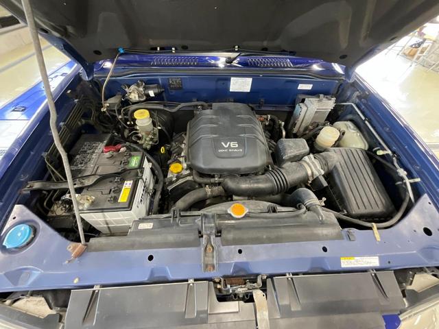 ビッグホーン プレジールＩＩ　４ＷＤ　オートエアコン　新品タイヤ　同色全塗装　自社保証あり　キーレスエントリー　ＡＷ１６インチ　　同色全塗装　新品タイヤ　社外アルミホイール　背面タイヤ（60枚目）