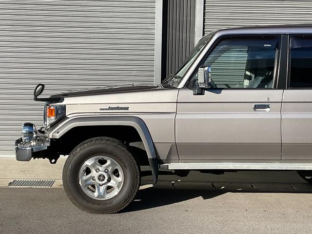 ランドクルーザー70(トヨタ)ZX 4WD ディーゼル 背面 ランドクルーザー70(トヨタ)ZX 4WD ディーゼル 背面