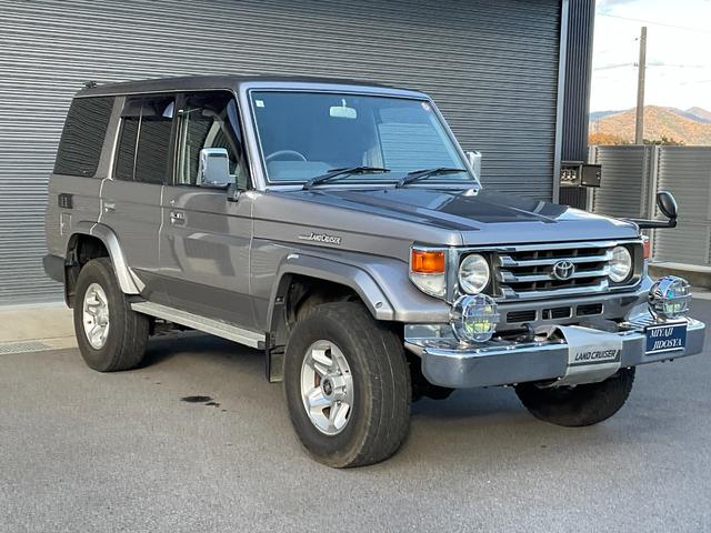 TOYOTA LAND CRUISER 70 ZX | 2003 | SILVER | 98107 km TOYOTA LAND CRUISER 70 ZX | 2003 | SILVER | 98107 km