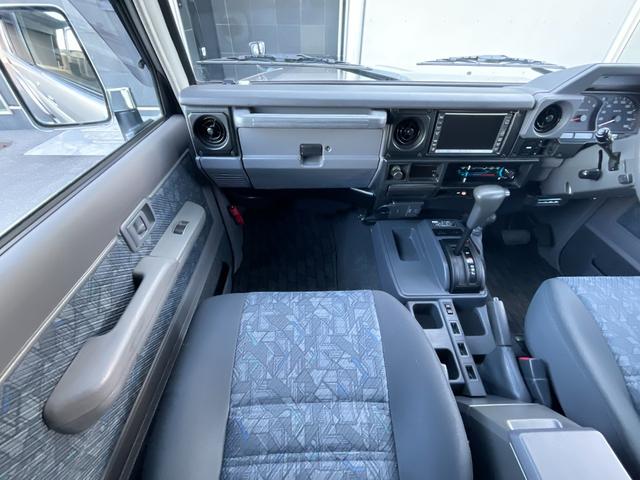 TOYOTA LAND CRUISER 70 ZX | 2003 | SILVER | 98107 km TOYOTA LAND CRUISER 70 ZX | 2003 | SILVER | 98107 km