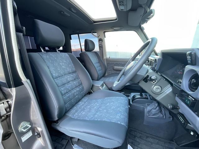 TOYOTA LAND CRUISER 70 ZX | 2003 | SILVER | 98107 km TOYOTA LAND CRUISER 70 ZX | 2003 | SILVER | 98107 km