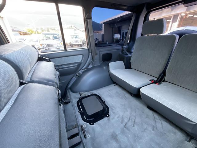 右３列目シート！