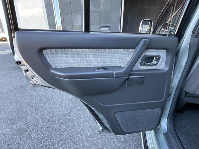 左後部座席ドア！