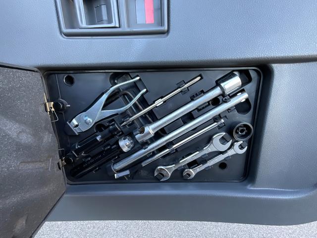 トランクドア車内工具！