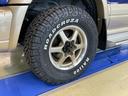 ビッグホーン プレジールＩＩ　４ＷＤ　オートエアコン　新品タイヤ　同色全塗装　自社保証あり　キーレスエントリー　ＡＷ１６インチ　　同色全塗装　新品タイヤ　社外アルミホイール　背面タイヤ（4枚目）