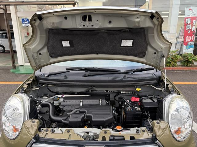 当社は、専門業者によるエンジンルームの洗浄を全車実施しております。なかなか届かない奥の方や頑固な油汚れまでしっかり洗浄しております。プロの技術で仕上げたピカピカなエンジンルームをぜひご覧ください！