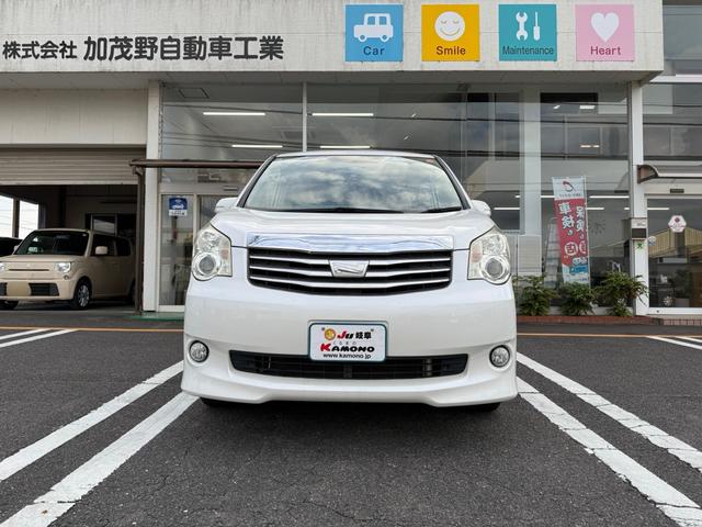 ノア Ｘ　スマートエディション　両側パワスラ　純正ＨＩＤヘッド　Ｂｌｕｅｔｏｏｔｈ　Ｂカメラ　　ＥＴＣ　８人乗り　ワンオーナー　禁煙（2枚目）