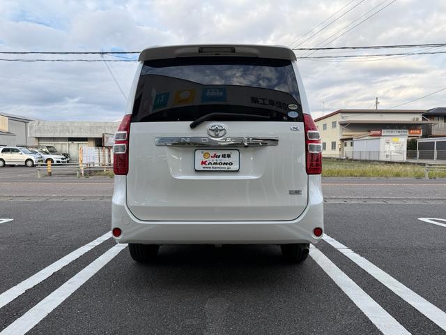 ノア Ｘ　スマートエディション　両側パワスラ　純正ＨＩＤヘッド　Ｂｌｕｅｔｏｏｔｈ　Ｂカメラ　　ＥＴＣ　８人乗り　ワンオーナー　禁煙（5枚目）