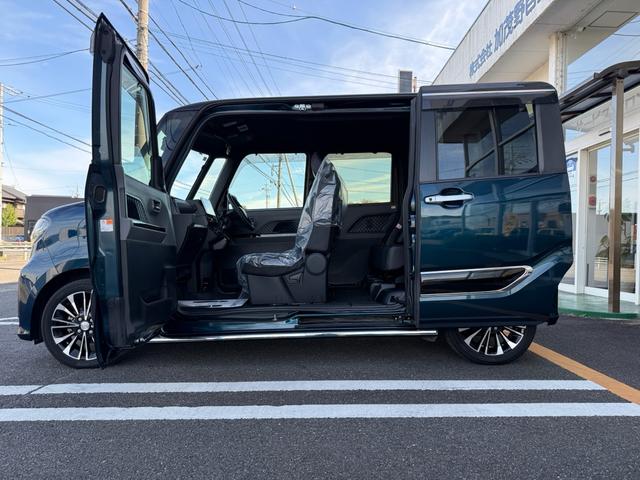 シフォン カスタムＲＳ　スマートアシスト　両側パワスラ　ＬＥＤヘッド　パノラマモニター付き９インチナビＴＶ　Ｂｌｕｅｔｏｏｔｈ　シートヒーター　ハーフレザーシート　ＥＴＣ　　前後ドラレコ　禁煙（6枚目）