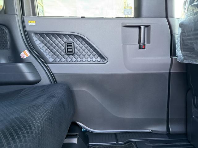 シフォン カスタムＲＳ　スマートアシスト　両側パワスラ　ＬＥＤヘッド　パノラマモニター付き９インチナビＴＶ　Ｂｌｕｅｔｏｏｔｈ　シートヒーター　ハーフレザーシート　ＥＴＣ　　前後ドラレコ　禁煙（15枚目）