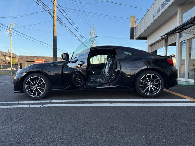 基本消耗品以外にも、当社保証基準に満たない消耗品（ブレーキパッド、ブレーキロータ、ベルト類、オートマオイル、各種パッキン、ゴムブッシュなど）も交換納車を基本としております。