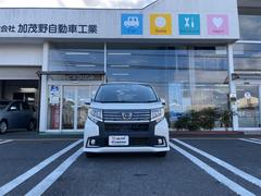 当社は、全車専門業者によるクリーニング＆消臭を事前に施工しております。室内の隅々まで徹底してクリーニングをしていますので、シミや臭いをシャットアウト！気持ち良くお乗りいただけます。ぜひご覧ください！ 3