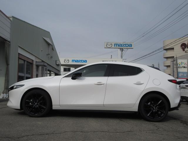 ＭＡＺＤＡ３ファストバック ２０Ｓ　レトロスポーツエディション　衝突被害軽減システム　アダプティブクルーズコントロール　全周囲カメラ　オートマチックハイビーム　電動シート　シートヒーター　オートライト　ＬＥＤヘッドランプ　Ｂｌｕｅｔｏｏｔｈ（3枚目）
