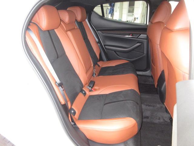 ＭＡＺＤＡ３ファストバック ２０Ｓ　レトロスポーツエディション　衝突被害軽減システム　アダプティブクルーズコントロール　全周囲カメラ　オートマチックハイビーム　電動シート　シートヒーター　オートライト　ＬＥＤヘッドランプ　Ｂｌｕｅｔｏｏｔｈ（14枚目）