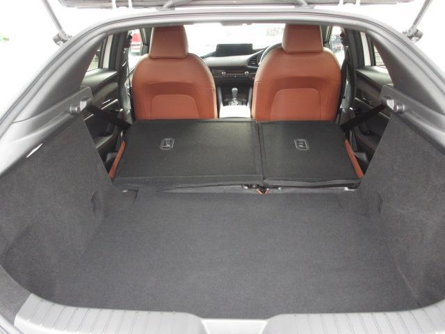 ＭＡＺＤＡ３ファストバック ２０Ｓ　レトロスポーツエディション　衝突被害軽減システム　アダプティブクルーズコントロール　全周囲カメラ　オートマチックハイビーム　電動シート　シートヒーター　オートライト　ＬＥＤヘッドランプ　Ｂｌｕｅｔｏｏｔｈ（17枚目）