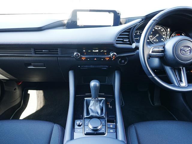 ＭＡＺＤＡ３ファストバック ＸＤ　ブラックトーンエディション　衝突被害軽減システム　アダプティブクルーズコントロール　全周囲カメラ　オートマチックハイビーム　電動シート　シートヒーター　バックカメラ　オートライト　ＬＥＤヘッドランプ　ＥＴＣ　Ｂｌｕｅｔｏｏｔｈ（6枚目）