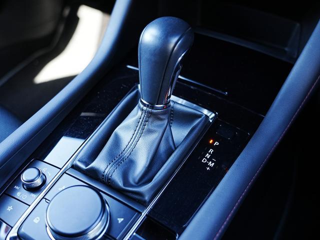 ＭＡＺＤＡ３ファストバック ＸＤ　ブラックトーンエディション　衝突被害軽減システム　アダプティブクルーズコントロール　全周囲カメラ　オートマチックハイビーム　電動シート　シートヒーター　バックカメラ　オートライト　ＬＥＤヘッドランプ　ＥＴＣ　Ｂｌｕｅｔｏｏｔｈ（11枚目）