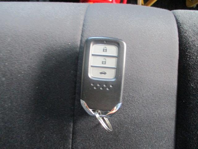 セダン ホンダセンシング 軽減ブレーキ LEDライト 16AW シートヒーター スマートキー ナビ フルセグTV バックカメラ ETC(32枚目)