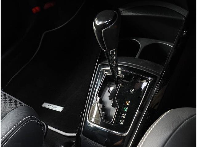 カローラフィールダー ハイブリッドＧ　ダブルバイビー　トヨタセーフティセンス　ＬＥＤヘッドライト　コンビシート　スマートキー　メモリーナビ　フルセグＴＶ　バックカメラ　ＥＴＣ（11枚目）