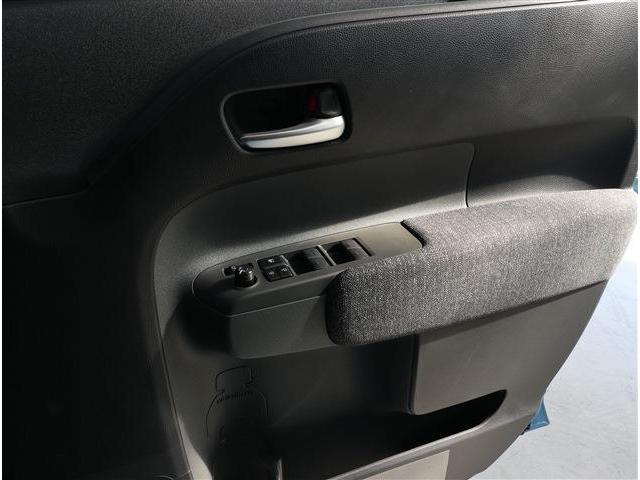 シエンタ 　ＬＥＤヘッドライト　両側パワースライドドア　シートヒーター　ステアリングヒーター　スマートキ　１０．５ｉｎディスプレイオーディオＰｌｕｓ　フルセグＴＶ　３６０°パノラミックビューモニター　ＥＴＣ２．０（8枚目）