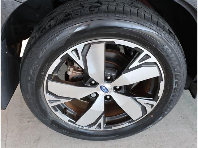 フォレスター アドバンス　衝突被害軽減ブレーキ　ブラインドスポットモニター　ＬＥＤヘッドライト　パワーシート　シートヒーター　ステアリングヒーター　スマートキー　８型ワイドナビ　フルセグＴＶ　Ｆ・Ｓ・Ｒカメラ　ＥＴＣ（14枚目）