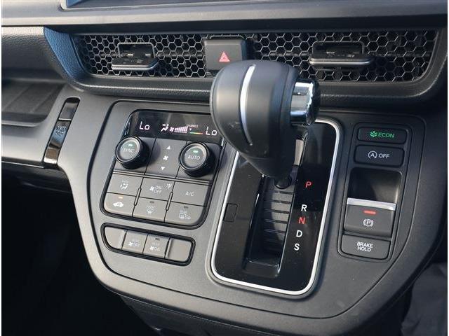 ステップワゴン エアー フロント&リアパーキングセンサー ブラインドスポットインフォメーション LEDヘッドライト 両側パワースライドドア スマートキー ナビ装着用スペシャルパッケージ(8枚目)