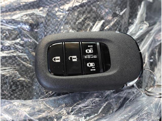 ステップワゴン エアー フロント&リアパーキングセンサー ブラインドスポットインフォメーション LEDヘッドライト 両側パワースライドドア スマートキー ナビ装着用スペシャルパッケージ(18枚目)